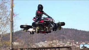 Uçan otomobilden sonra uçan motosiklet üretildi