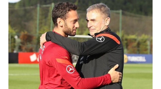 Hakan Çalhanoğlu'dan Kuntz'a teşekkür, Şenol Güneş'e gönderme!
