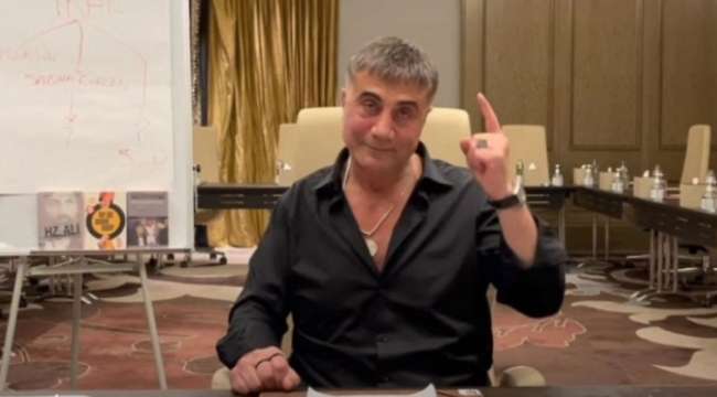 Kıbrıs'a Gidip LGBT İlişki Yaşayan Yarım Metre Bıyıklı Dindar Siyasiler Kim