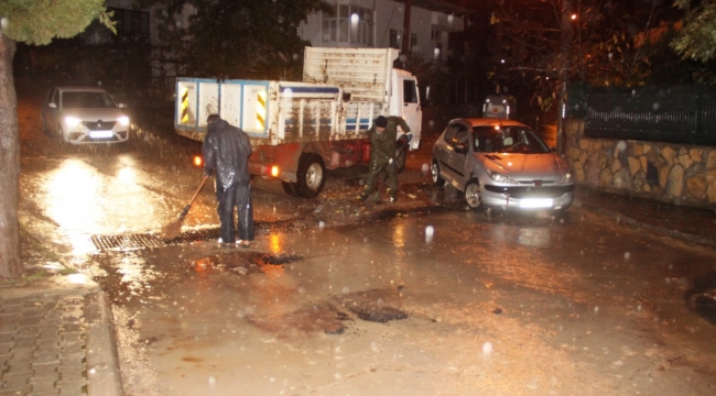 Bodrum'da şiddetli sağanak! Dereler taştı, ev ve iş yerlerini su bastı