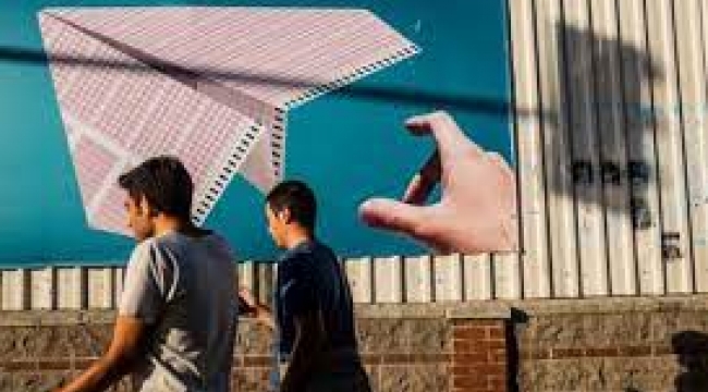 Dolar kazanıp Türk lirası harcayan gençler Financial Times'da