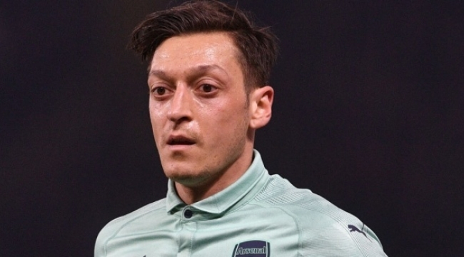 Fenerbahçe'nin yıldızı Mesut Özil değildir.  · Fenerbahçe'nin tek bir yıldızı vardır: Ali Koç.
