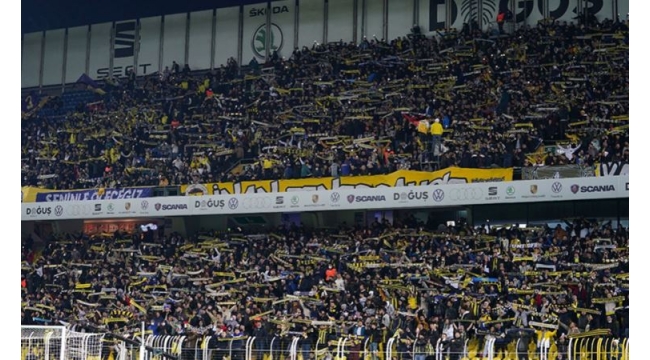 Fenerbahçeli taraftarlar, Başakşehir maçında 'istifa' diye bağırdı