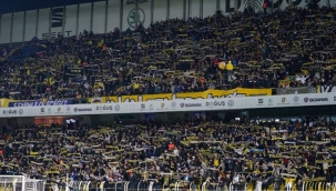 Fenerbahçeli taraftarlar, Başakşehir maçında 'istifa' diye bağırdı