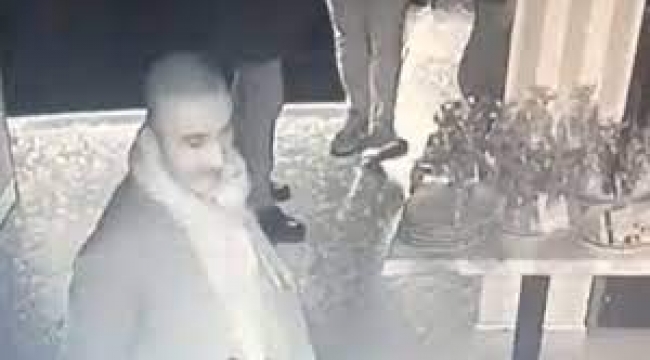 Kadının çantasından para aldığına dair görüntüleri paylaşılan gazeteci