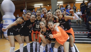 Eczacıbaşı, CEV Cup şampiyonu!