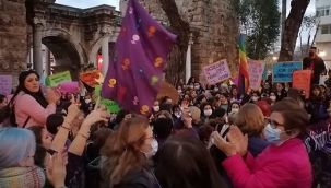 8 Mart'a katılan öğrencilerin bursu kesildi