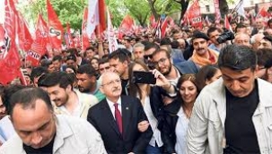 Kılıçdaroğlu, CHP'li gençlerle Anıtkabir'e yürüdü