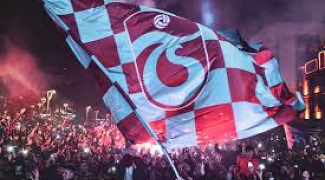 Trabzonspor'dan unutulmaz şampiyonluk kutlaması! Kupaya kavuştu, büyük coşku...