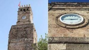 Antalya Saat Kulesi'ndeki tarihi saatleri çalıp, yerine plastiklerini koymuşlar!