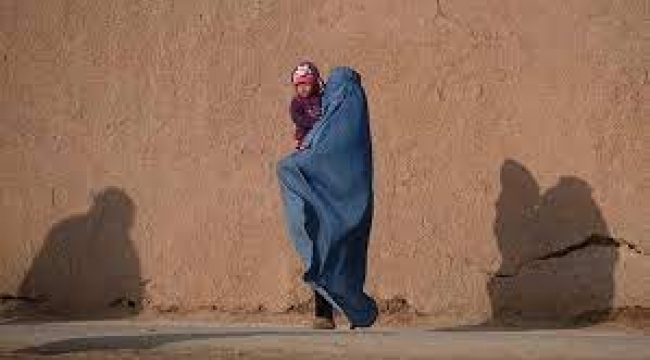9 Madde ile Taliban Yönetiminde Kadın Hakları Bir Yılda Nasıl Geriledi?