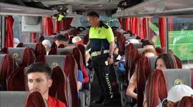 Otobüs ve minibüslerde tüm yolcular emniyet kemeri takacak