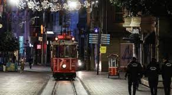 Uzmanlar valiliğin İstiklal Caddesi kısıtlamalarına sert tepki gösterdi