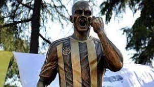 ''Alex heykelini kaldırın'' başvurusu