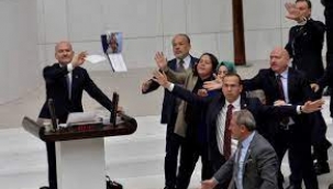 Bakan Soylu'ya Fotoğraf Fırlattılar!