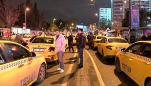 İstanbul'da Taksicilerden 'Zam' Eylemi: "Bizi Bu Hale Getiren İmamoğlu'dur"