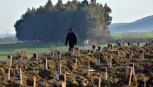 Hatay'da deprem mezarlığı; hayatını kaybedenler numaralarla defnediliyor