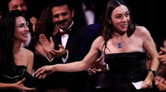 Merve Dizdar Cannes Film Festivali'nde en iyi kadın oyuncu ödülünü aldı