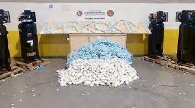İstanbul Havalimanı'nda 427 kilo metamfetamin yakalandı!