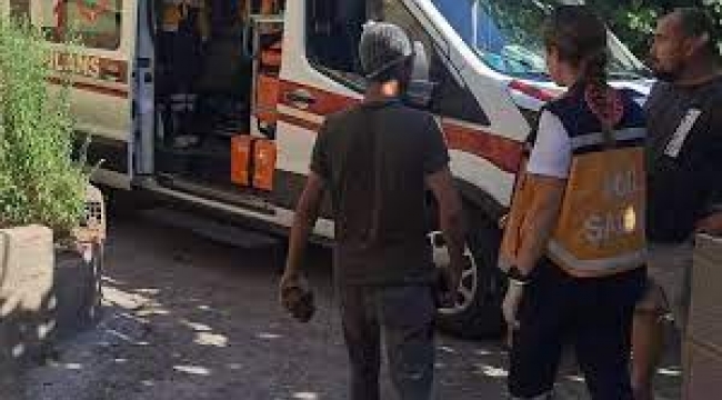 Kiracılar ev sahibini keserle dövdü!