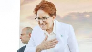 Akşener hezeyan hâlinde, memurlar can derdinde