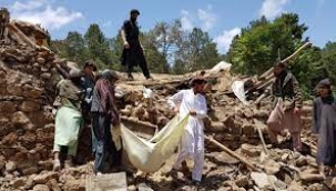 Afganistan'daki depremlerde 215 kişi öldü