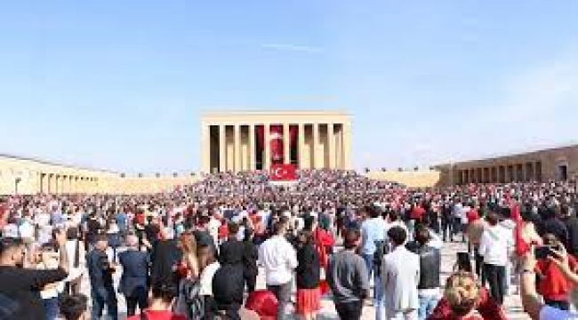 Anıtkabir'de 100'üncü yıl coşkusu