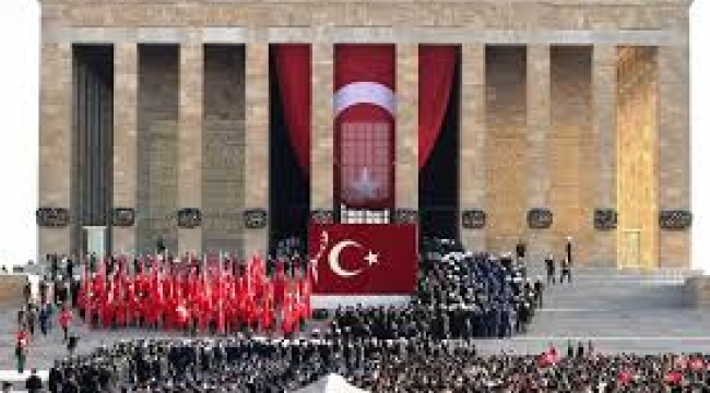 Devlet erkanı 9'u beş geçe Anıtkabir'de