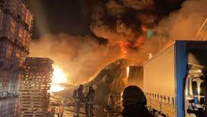 İstanbul Esenyurt'taki Bir Fabrikada Yangın Çıktı