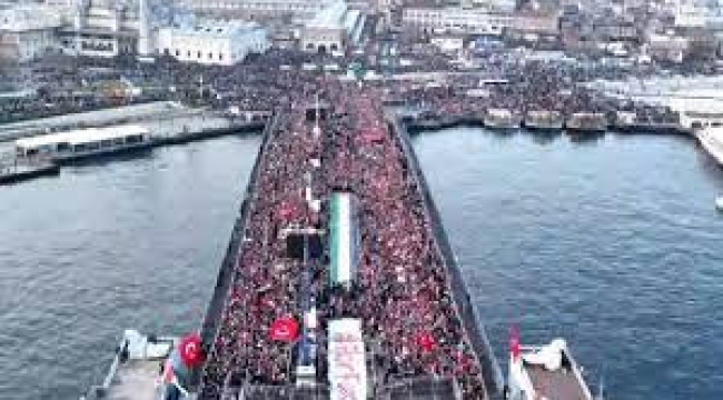 İstanbul'da TÜGVA öncülüğünde "Şehitlerimize rahmet, Filistin'e destek, İsrail'e lanet" yürüyüşü