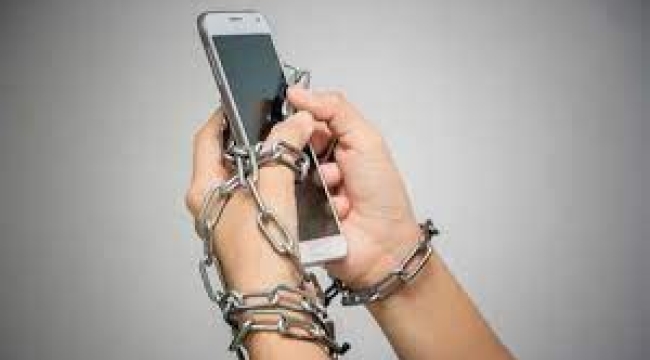 Nomofobi: Cep telefonsuz tuvalete bile gidemiyoruz!