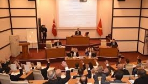 AK Parti’den CHP’ye geçen belediye üç gazete ile anlaşmasını iptal etti.