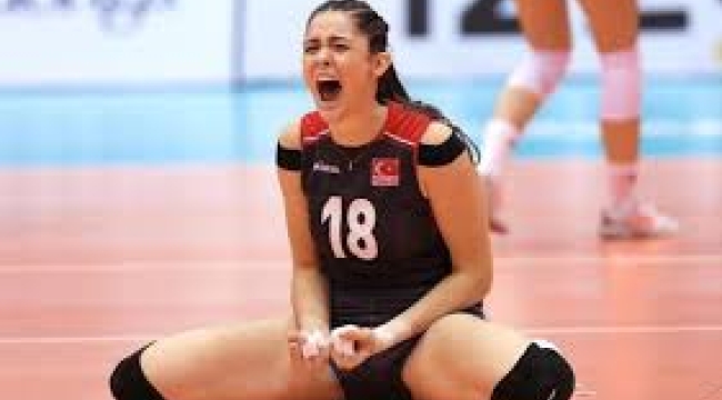 Voleybolun Kraliçesi Zehra Güneş, Fenerbahçe'nin eski kalecisinden ayrıldı.