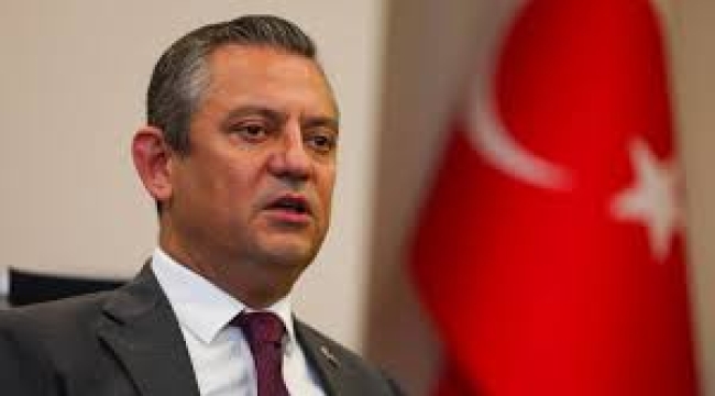 Özgür Özel "Değişimin Yüzyılı"nı tanıttı: CHP'de yapay zekâ ile neler yapılabilecek?