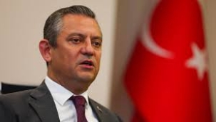 Özgür Özel "Değişimin Yüzyılı"nı tanıttı: CHP'de yapay zekâ ile neler yapılabilecek?