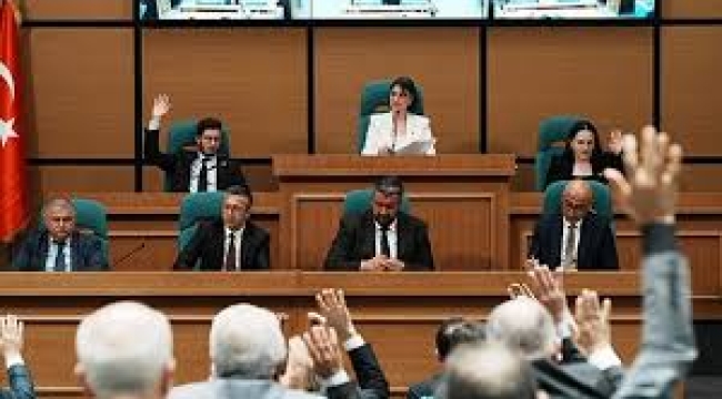 Sinem Dedetaş Üsküdar'da AKP'nin tarikat ve vakıflara verdiği 25 mülkü geri alıyor