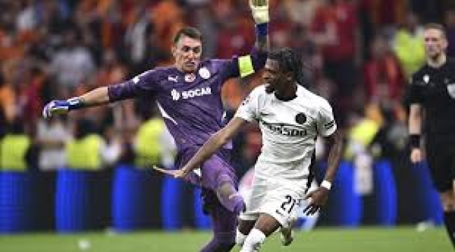 Muslera'dan skandal hareket! Golden sonra rakibini tekmeledi kırmızı kart gördü...