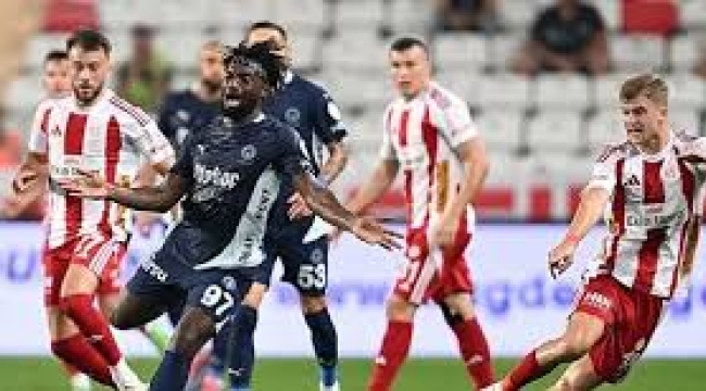 Fenerbahçe, Antalya'da ikinci yarıda açıldı; 3 puanı 2 golle aldı