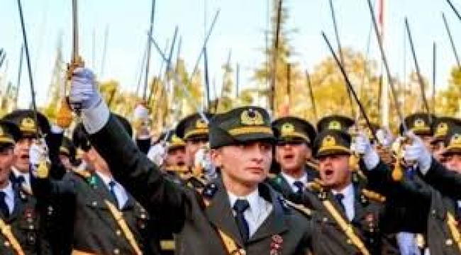 Teğmenlerin komutanı görevden alındı