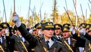 Teğmenlerin komutanı görevden alındı
