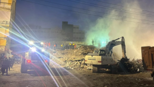 Konya'da bina çöktü: Üç kişi sağ kurtarıldı, bir kişi öldü