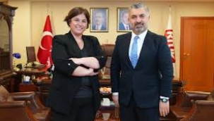 Ebubekir Şahin, RTÜK'ün 10 gün 'ekran karartma' cezası verdiği Sözcü TV'den İpek Özbey'le buluştu