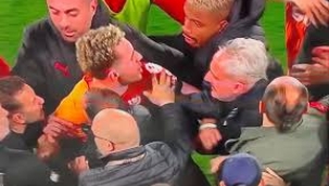 Fenerbahçe-Galatasaray derbisinde iki yedek kulübesi arasında gerginlik çıktı
