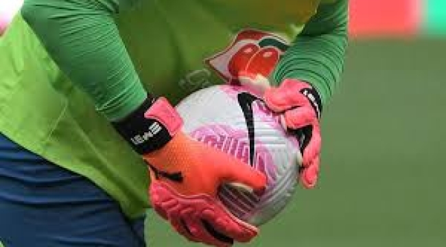 Hakemler ve kaleciler için kural değişikliği! FIFA açıkladı…