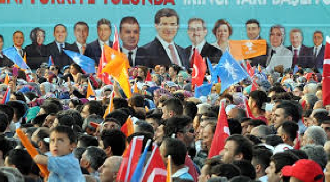 Son anketten çok tartışılacak sonuçlar! AK Parti ve MHP seçmeni ikiye bölündü…