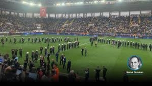 Amedspor'a algı değişmiyor: Dev Türk bayrağı açıldı,