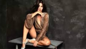 Nesrin Cavadzade’den erotik pozlar