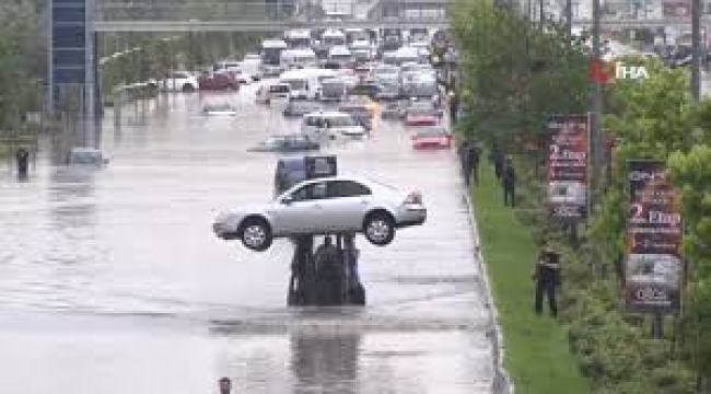 Ankara sele teslim oldu! Yollar göle döndü