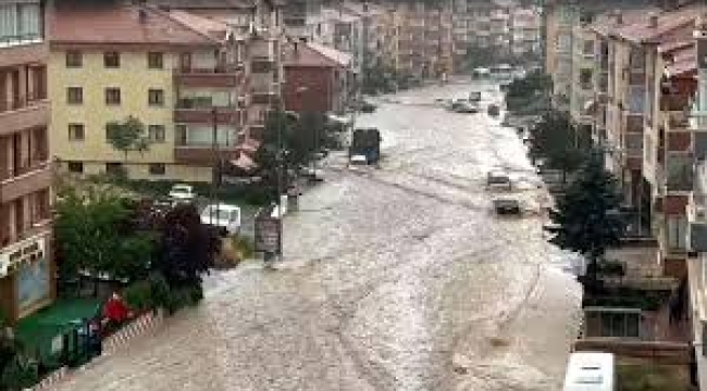 Ankara sele teslim oldu! Yollar göle döndü