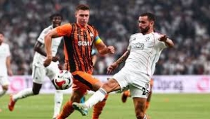 Eski milli futbolcu Nihat Kahveci'den Beşiktaş'a sert eleştiri